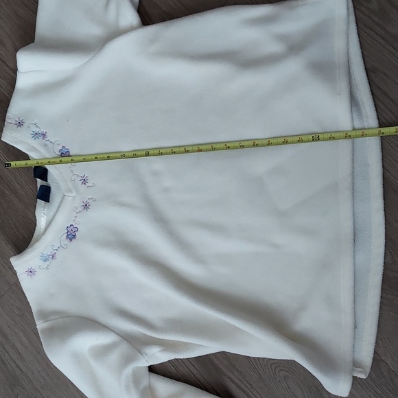 Basic Editions long sleeve sweatshirt white w/flower design 2x - Picture 10 of 10